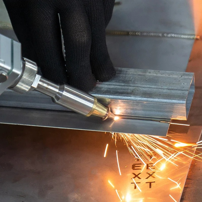 Китайский ручной аппарат для л – обзор и цена Fiber Laser Welder 2000W